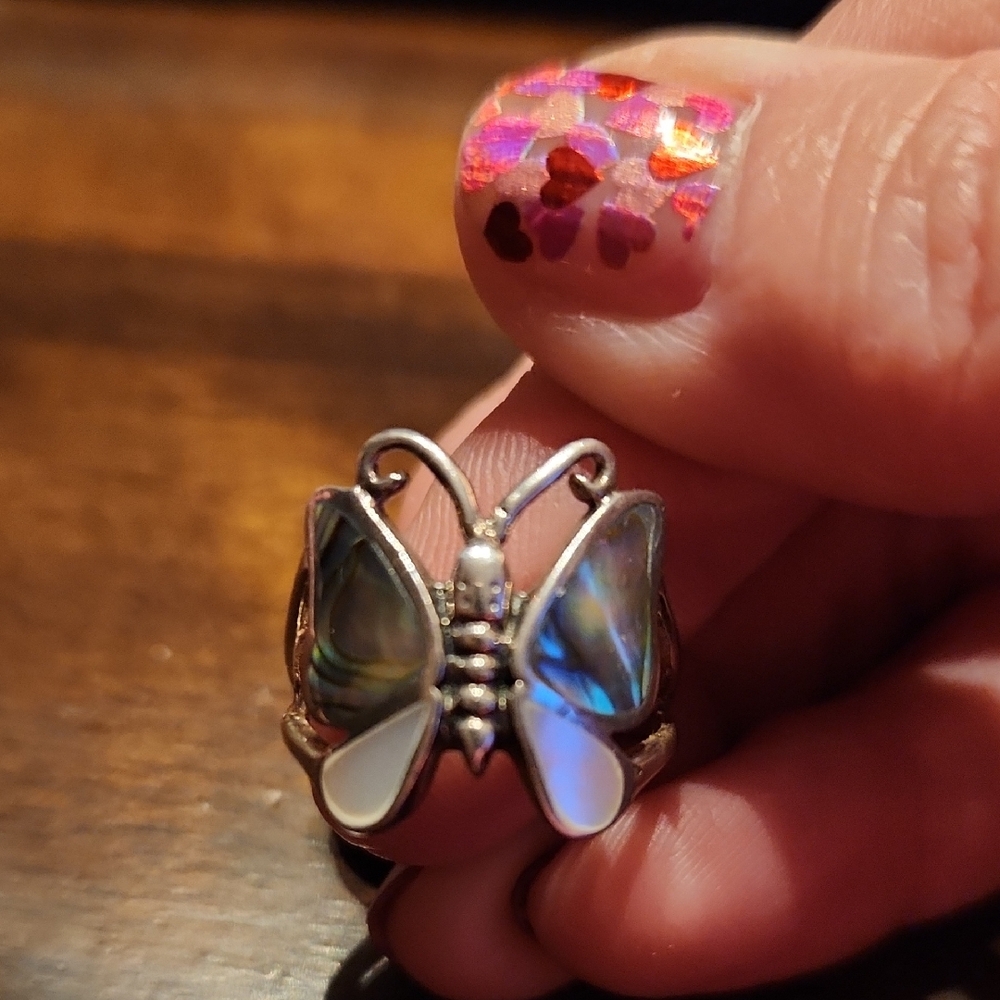 Elegant Sterling Silver Abalone/Mother of Pearl Butterfly Ring - Picture 5 of 9